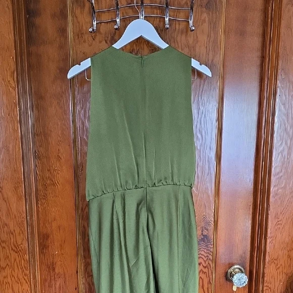 Ted Baker pohshan Keyhole Detail Midi Dress in khaki-Green - Picture 8 of 10